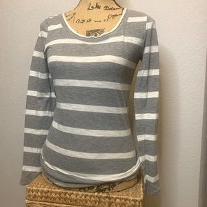 Aeropostale Long Sleeved Gray Striped Top size medium w/ Scoop Neck
